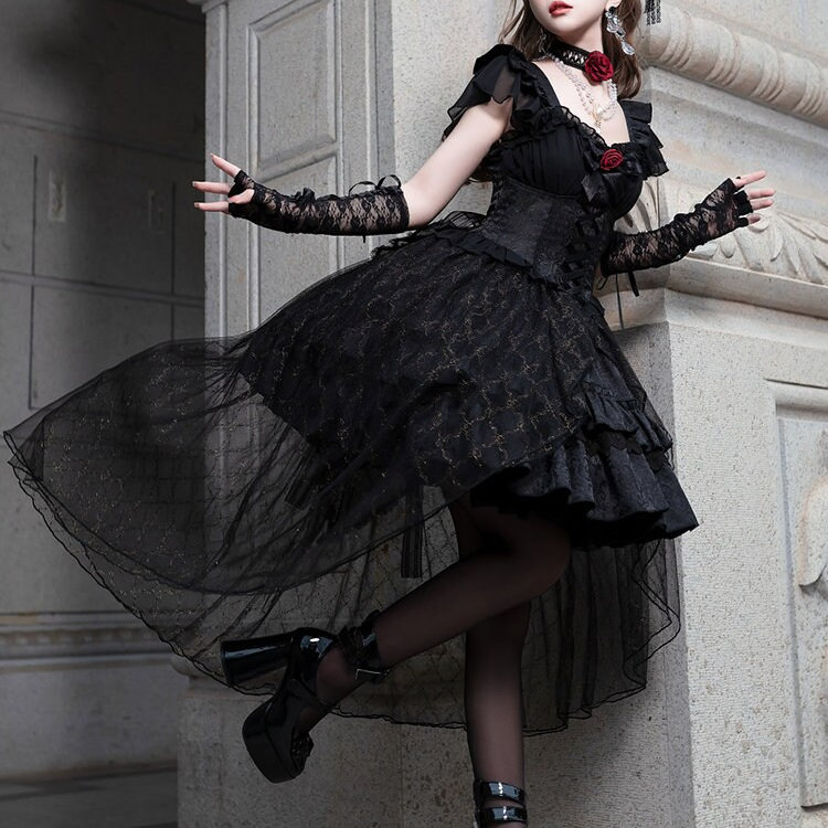 Black Rose Gothic Lolita Dress - Elegant and Mysterious Fashion