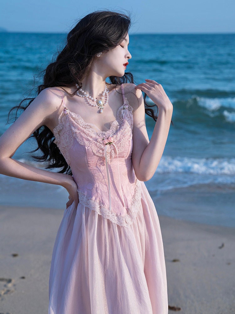 Elegant Vintage Victorian Dress: Timeless Fashion for a Classic Look