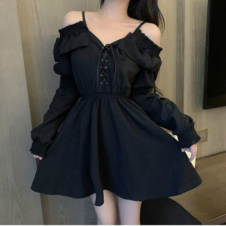 Stunning Black Off Shoulder Party Dress: Flattering and Elegant