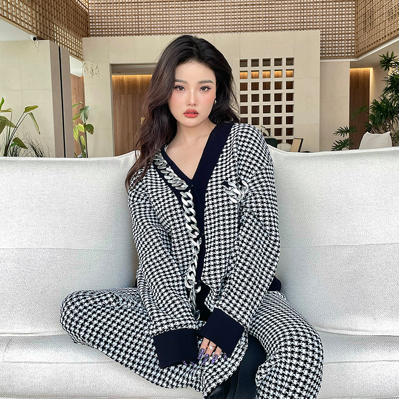 Stylish Houndstooth Plaid Fashion Suit for a Sophisticated Look