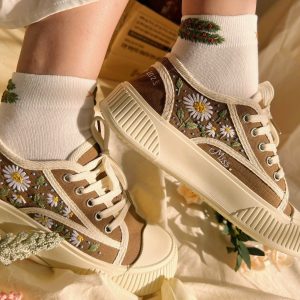 Y2K Custom Bridal Shoes with Embroidered Daisy Design