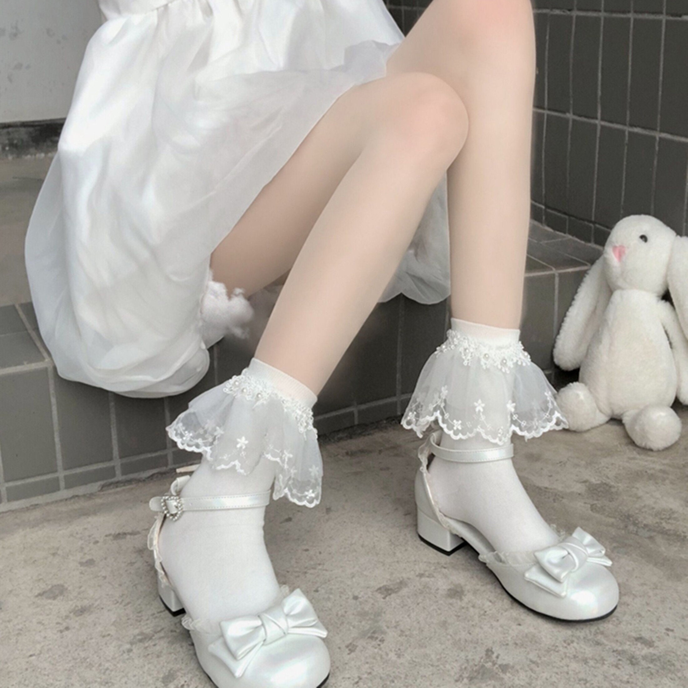 Y2K Lace Ankle Ruffle Socks - White/Black