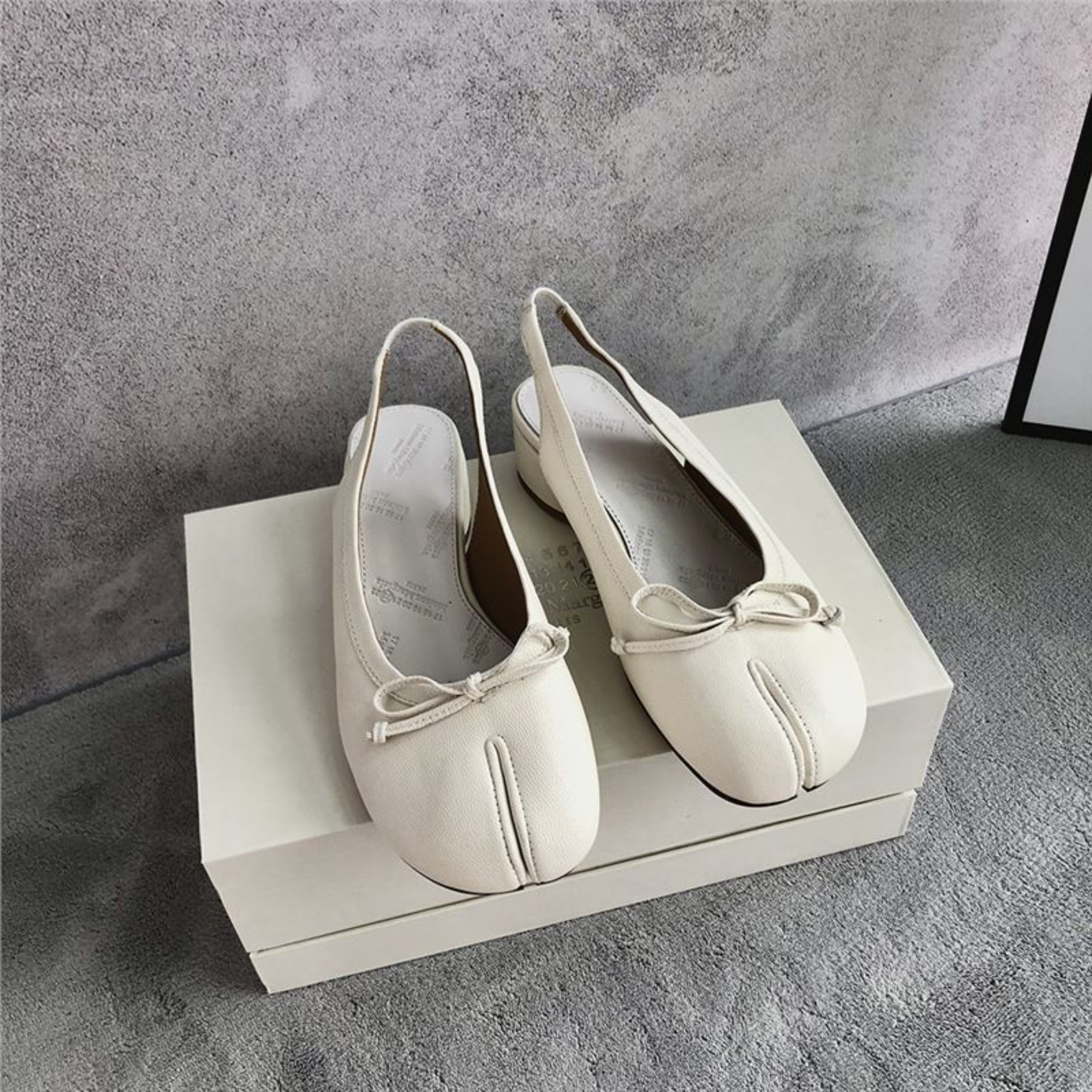 Y2K Tabi White Split-Toe Leather Mary Jane Flats